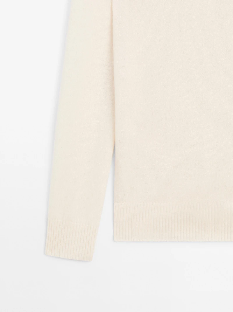 Knit 100% cashmere V-neck sweater
