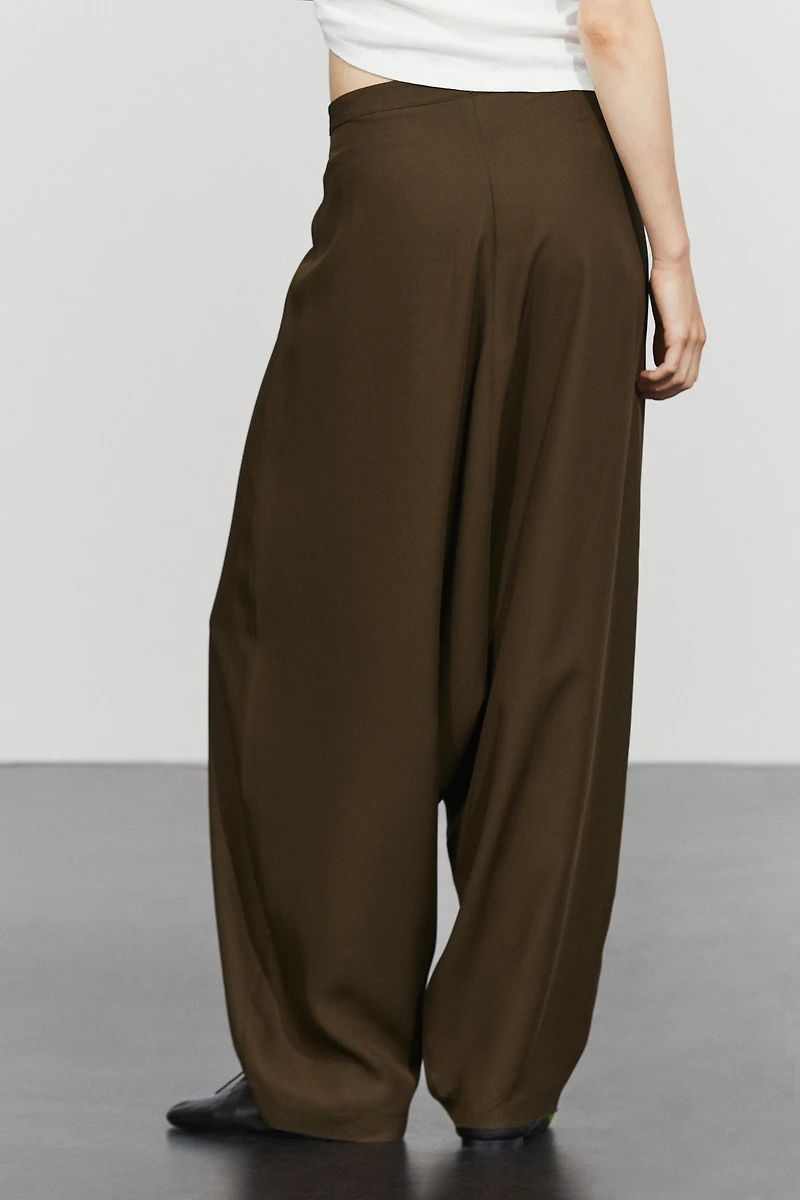 Flowing baggy pants