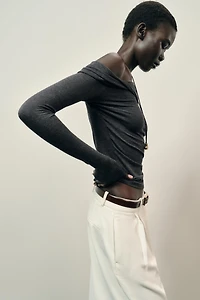 TOP DÉCOLLETÉ ASYMÉTRIQUE