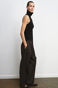 HIGH NECK SLEEVELESS TOP