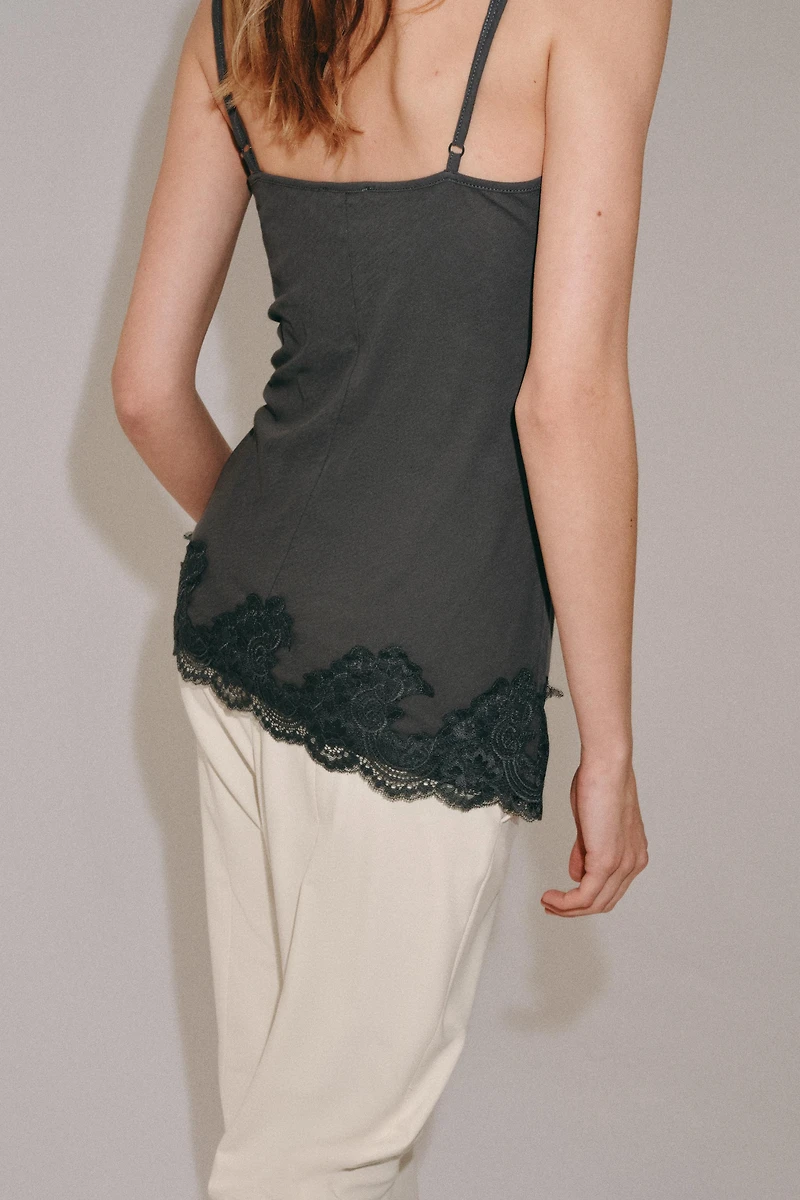 TOP EN DENTELLE