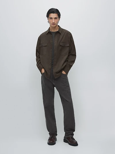 Chemise en microvelours côtelé avec poches contrastantes relaxed fit