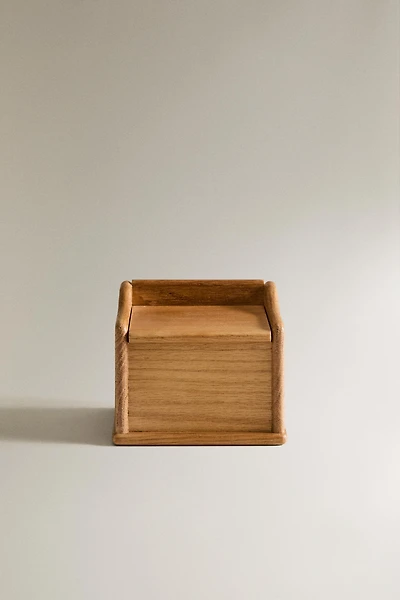 OAK WOOD SALT SHAKER WITH LID