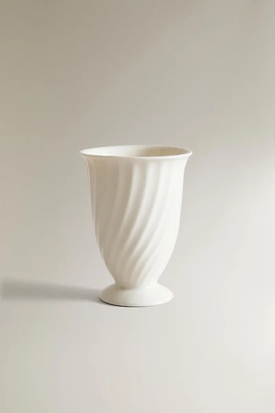 EMBOSSED CERAMIC TOOTHBRUSH TUMBLER