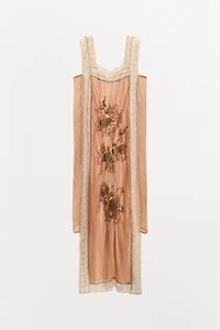 ROBE STRUCTURÉE BRODERIES DENTELLE