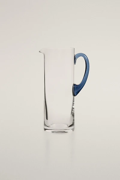 CRYSTALLINE PITCHER WITH CONTRAST HANDLE