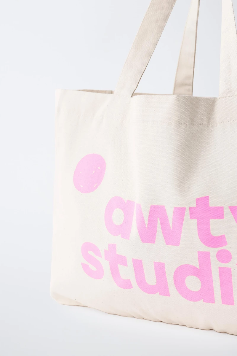 PRINTED AND TEXT TOTE BAG
