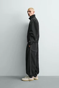 PANTALON JOGGER TECHNIQUE À BANDES CONTRASTE