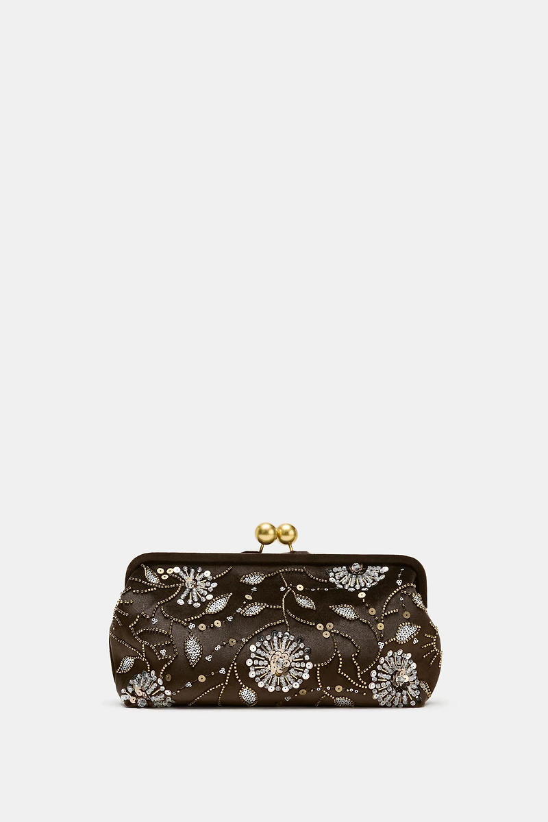 APPLIQUÉ CLUTCH BAG