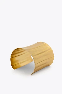 EMBOSSED METAL BRACELET