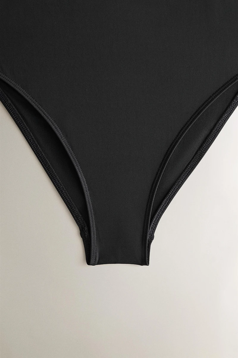RUFFLED NECKLINE BEACH SWIMSUIT