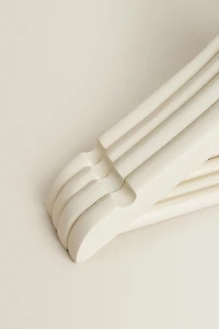PACK OF CHILDREN’S WOODEN HANGERS (PACK OF 4)