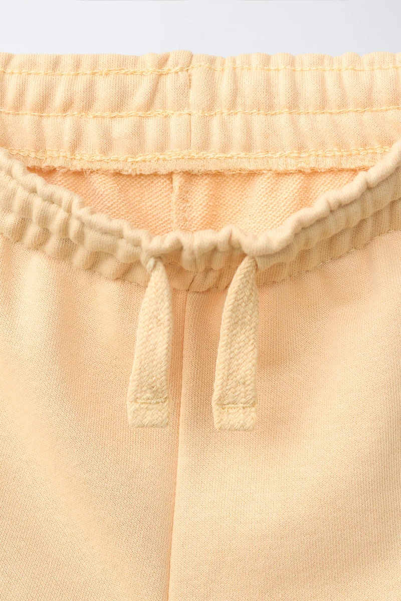 LOT DE DEUX SHORTS UNIS