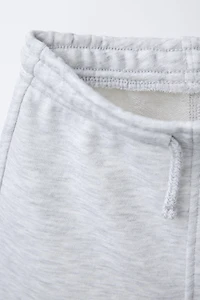 ENSEMBLE DE JOGGING T-SHIRT À INSCRIPTION ET BERMUDA CHINÉ