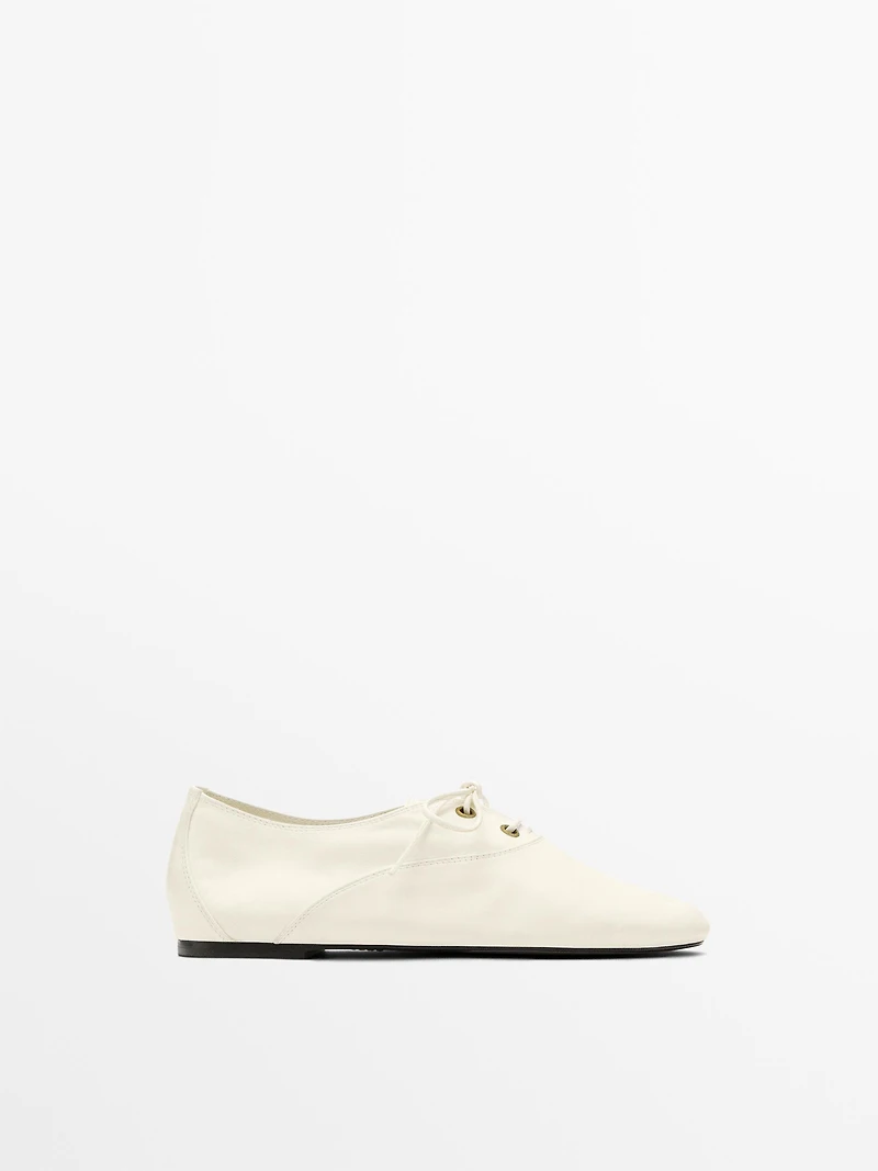 Soft leather lace-up shoes