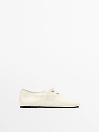 Soft leather lace-up shoes