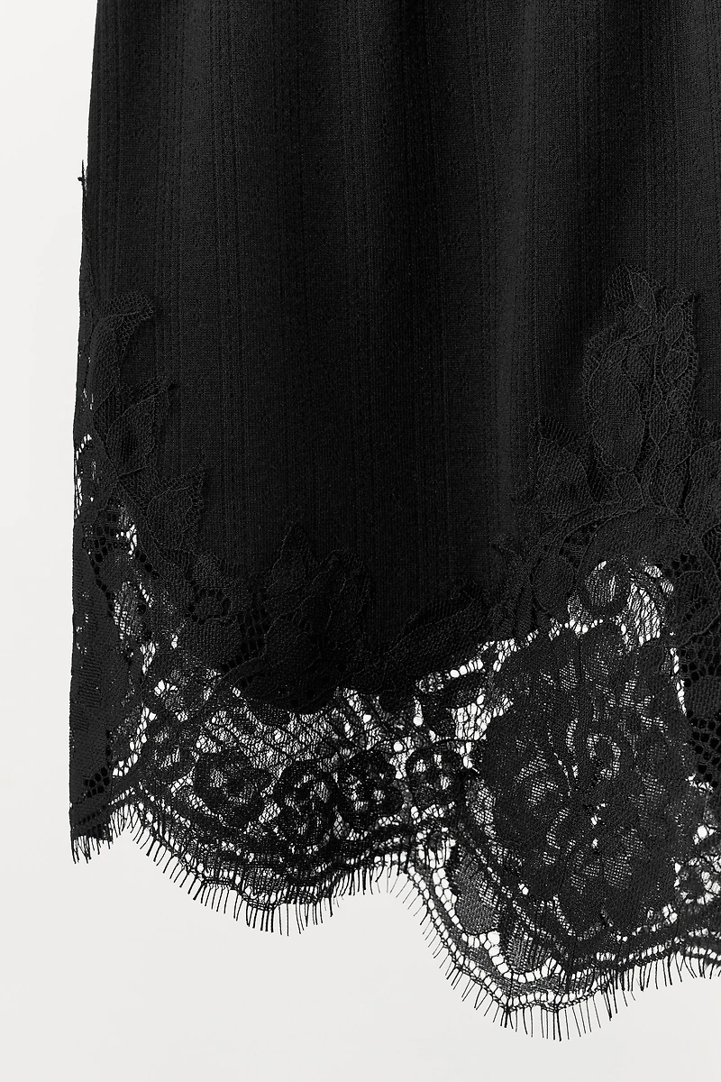 SHORT POINTELLE EN DENTELLE