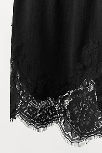 SHORT POINTELLE EN DENTELLE