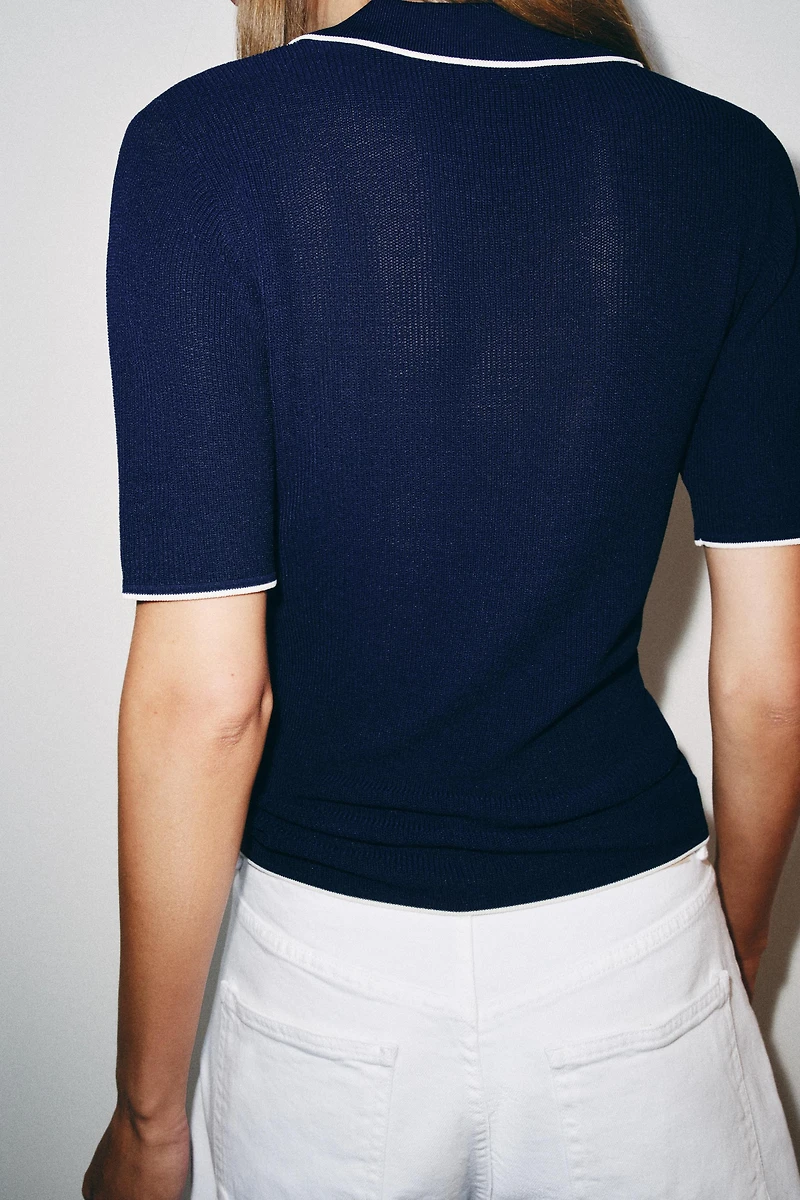 CONTRAST POLO TOP