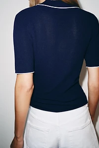 CONTRAST POLO TOP