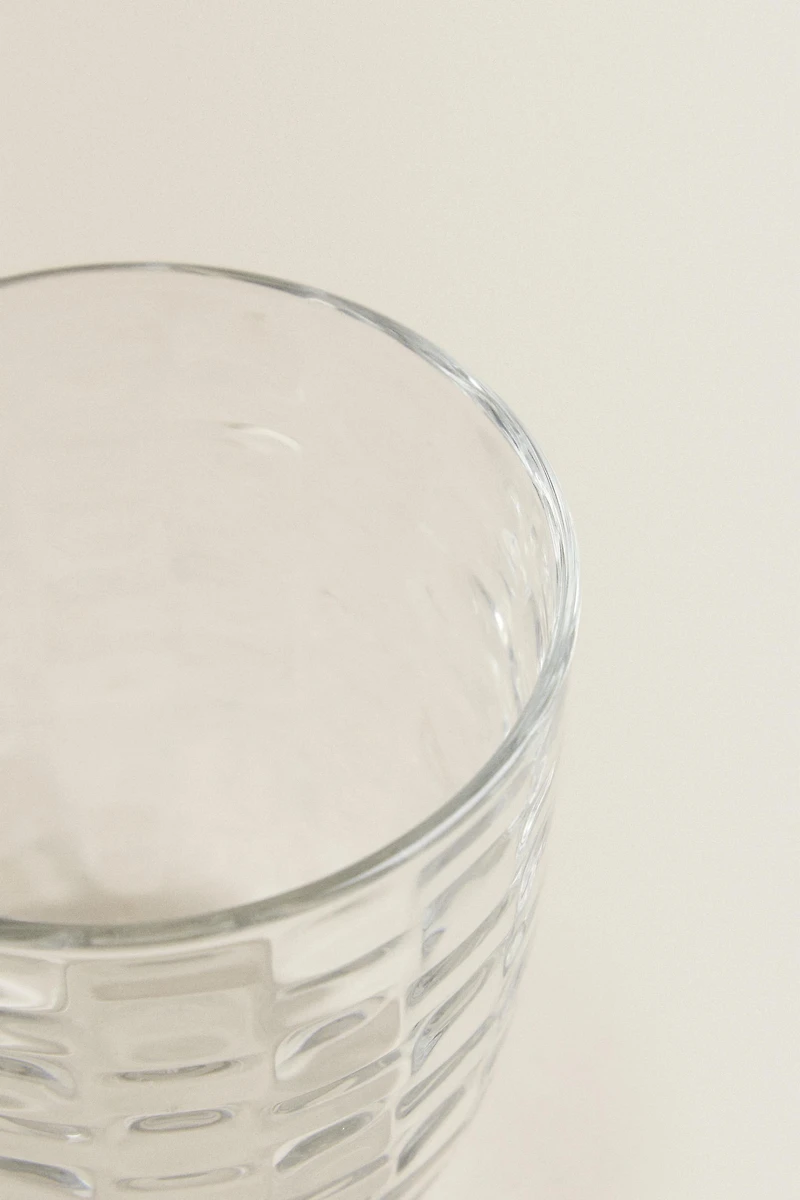 RAISED SQUARE-EFFECT TUMBLER
