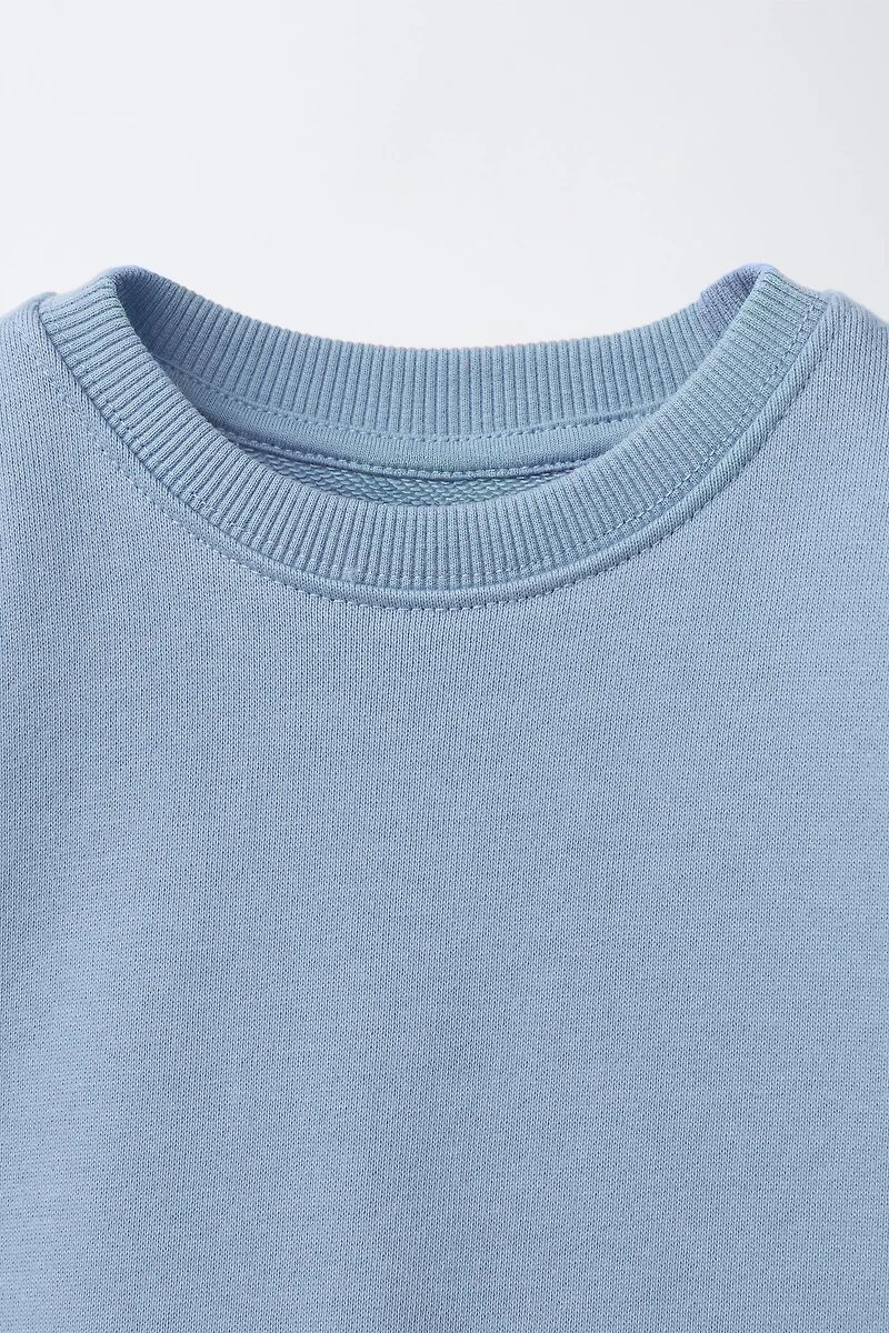 ENSEMBLE JOGGING T-SHIRT ET BERMUDA À ÉTIQUETTE