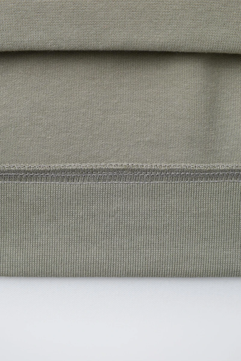 INTERLOCK SWEATSHIRT AND JOGGER SET WITH EMBOSSED TEXT