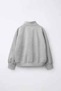 SWEAT UNI À ÉTIQUETTE