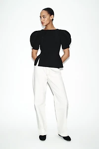 TOP MANCHES BOUFFANTES AVEC PERLES ET LACETS