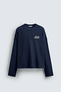 TEXTURED TEXT SWEATSHIRT