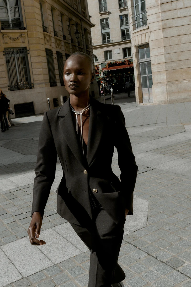TAILORED SHOULDER PAD BLAZER