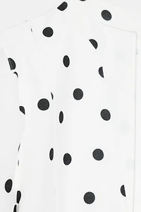 ROBE COURTE À MANCHES BOUFFANTES