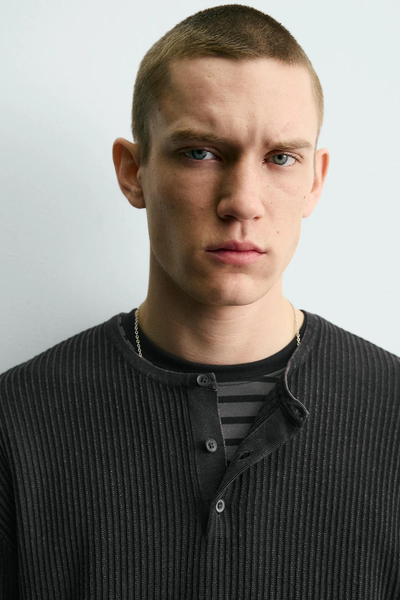 HENLEY NECK TEXTURED JUMPER