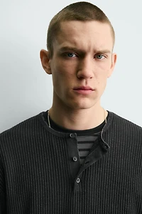 HENLEY NECK TEXTURED JUMPER