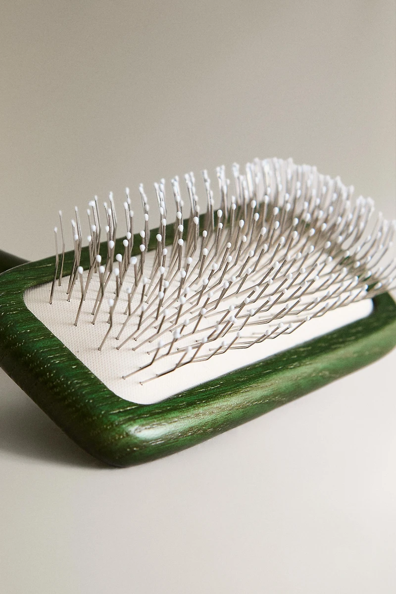CURVED BRISTLE PET BRUSH