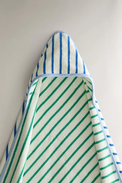 REVERSIBLE STRIPED HOODED BABY TOWEL