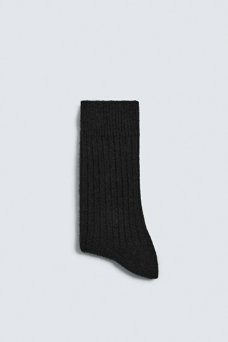 RIBBED TEXTURED SOCKS