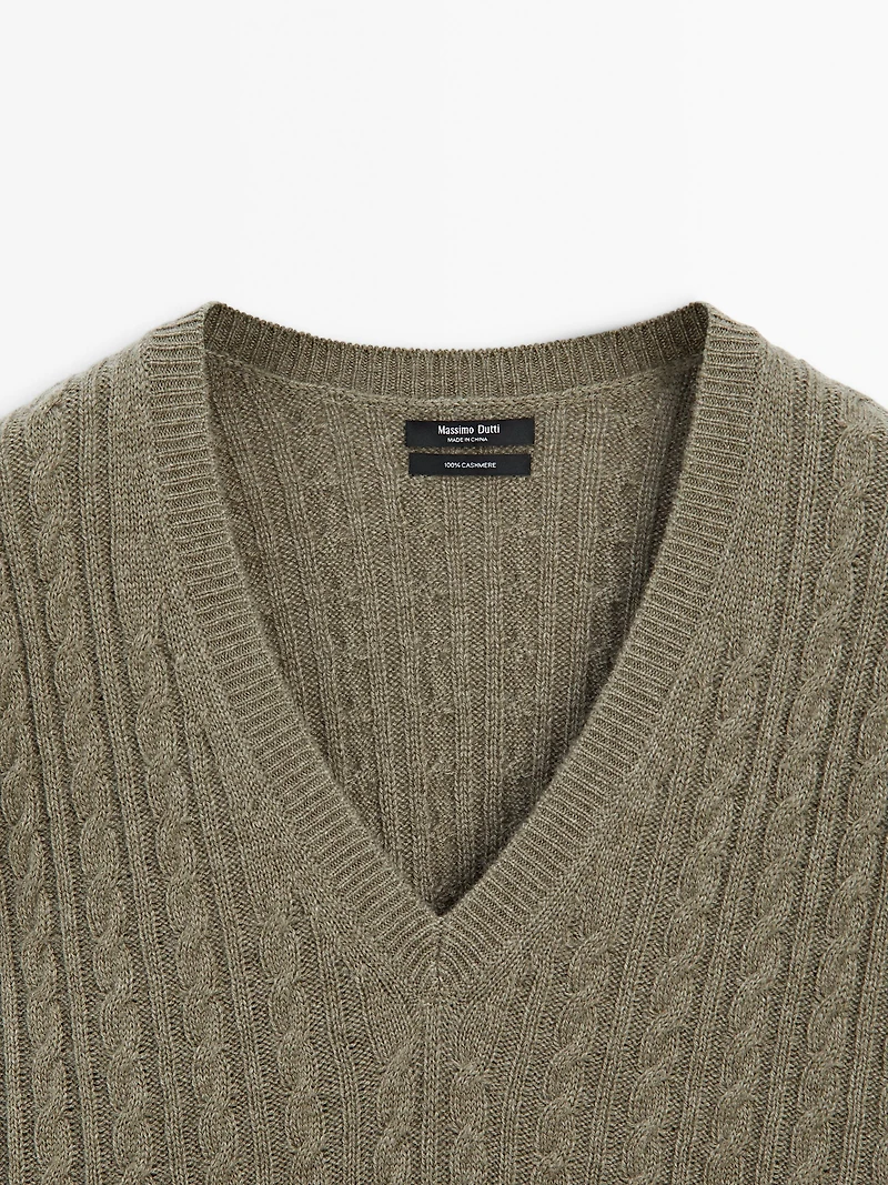 100% cashmere oversize knit sweater