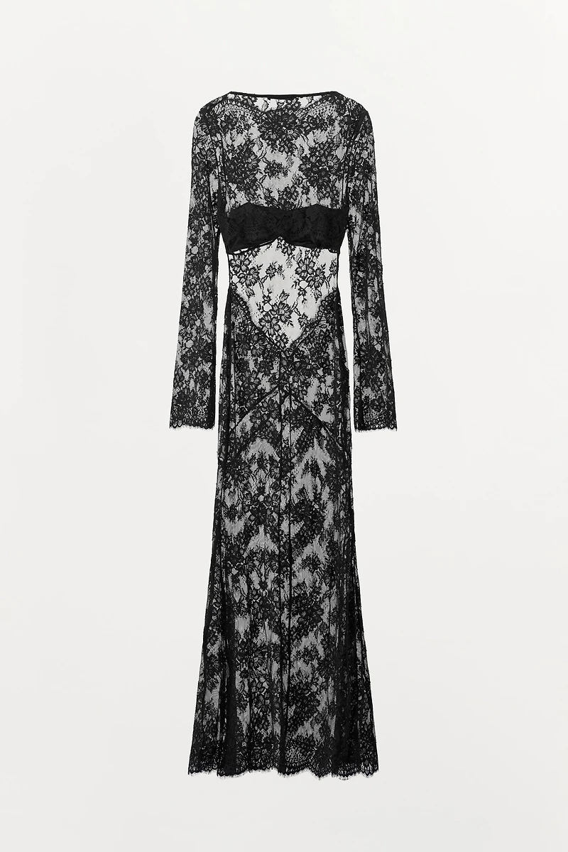 ROBE LONGUE EN DENTELLE AVEC DÉCOLLETÉ DOS