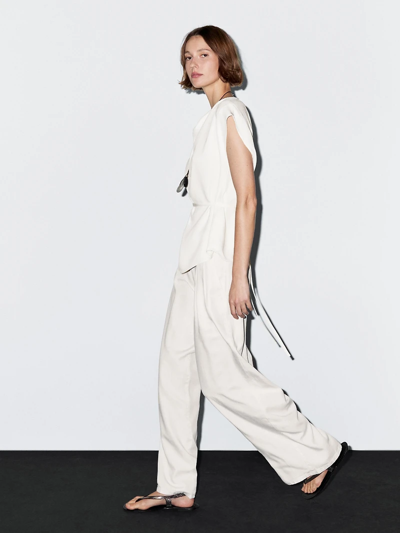 Wide-leg trousers with double dart