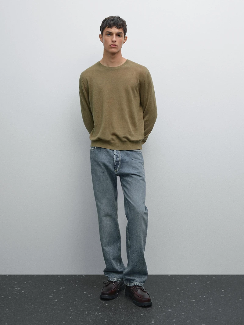 Straight-leg jeans