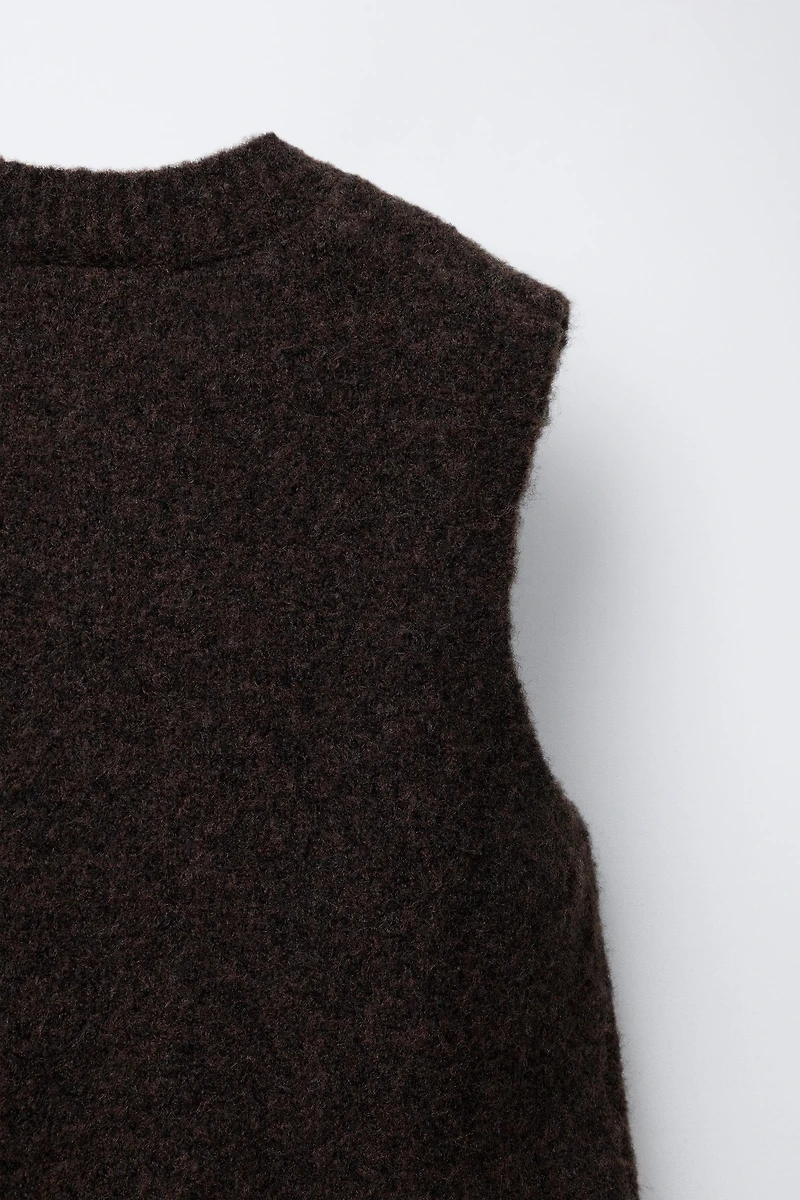 KNIT VEST