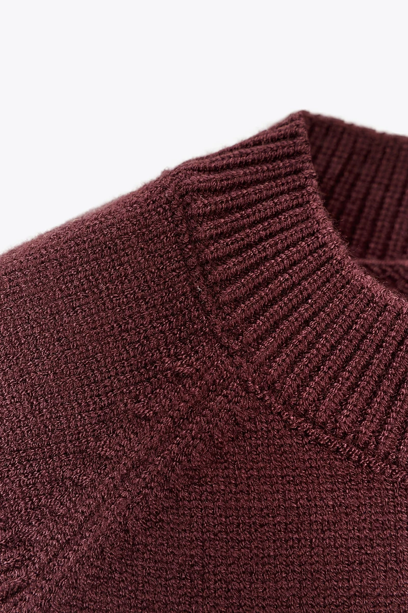 SLEEVELESS KNIT TOP