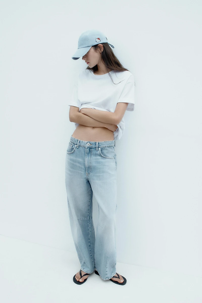 CASQUETTE EN DENIM HELLO KITTY © 2025 SANRIO