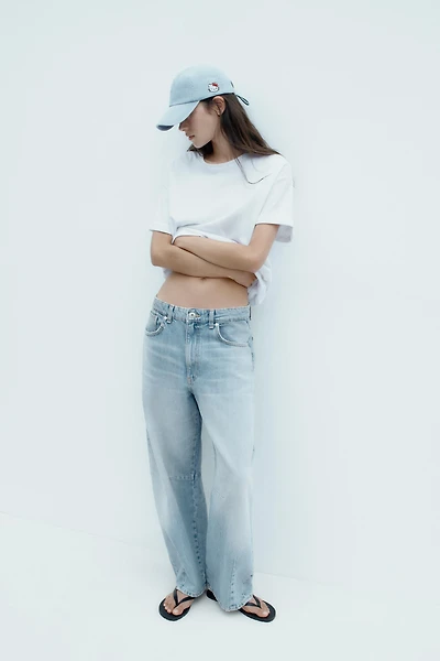 CASQUETTE EN DENIM HELLO KITTY © 2025 SANRIO