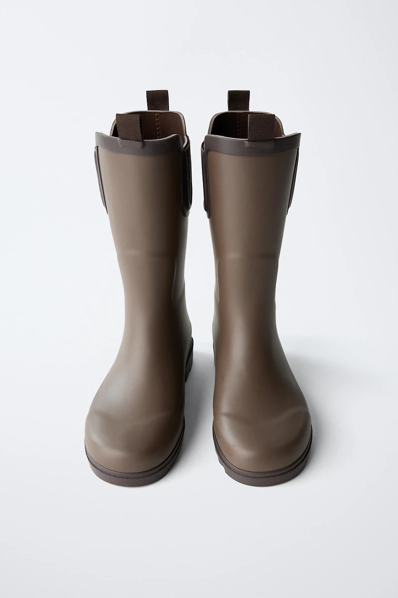 HIGH RAIN BOOTS