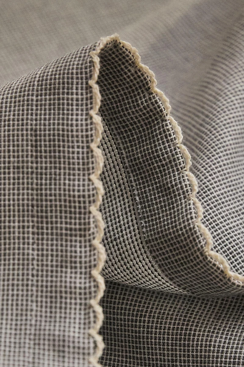 SCALLOPED TABLECLOTH