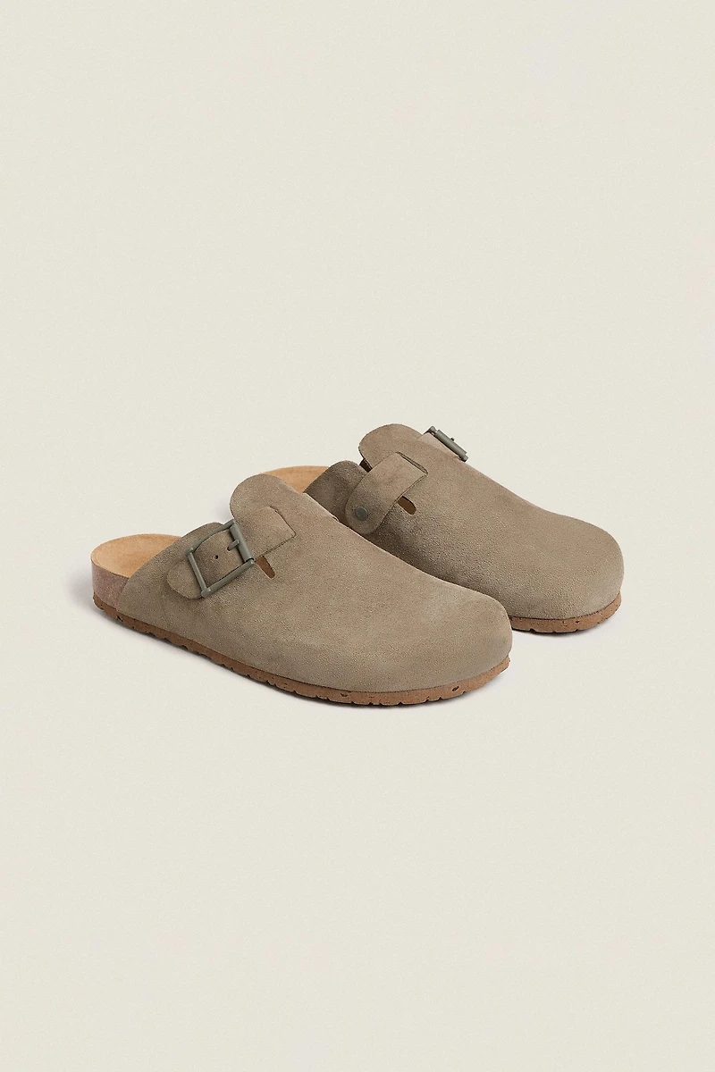 LEATHER CLOGS WITH BUCKLE