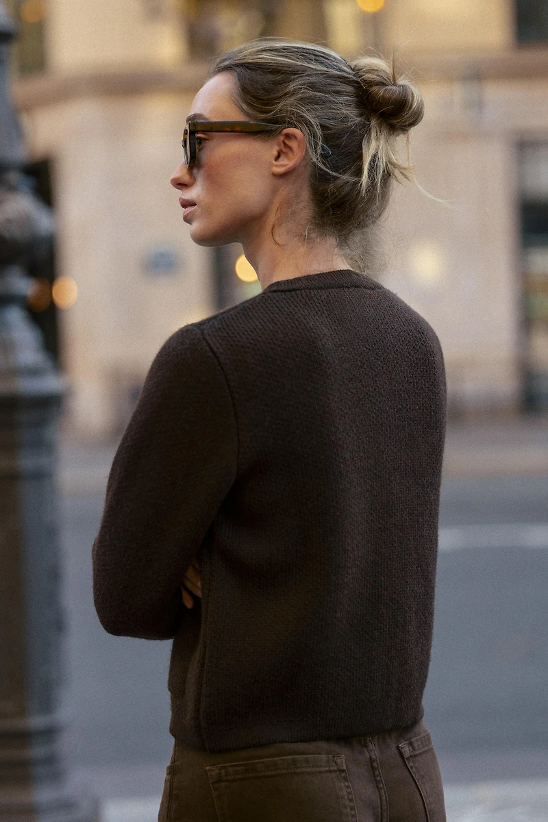 GOLDEN BUTTON KNIT CARDIGAN