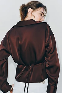 BLOUSE SATINÉE AVEC CEINTURE